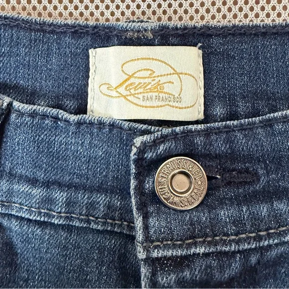 Levi’s 515 Mid-Rise Medium Wash Denim Jean Shorts Size 4 Classic Perfect Fit EUC - Picture 4 of 16